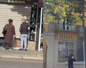 Nis protesta e 14-të e studentëve, bizneset në Rrugën e Durrësit ulin qepenat