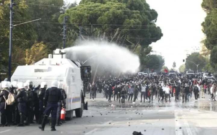 Pas dhunës brutale në protesta, kujtohet Policia: Mos kontrolloni telefona pa urdhër gjykate