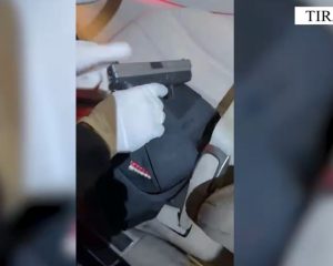 Kapet me pistoletë në makinë, 29-vjeçari dyshohet se do ta shiste