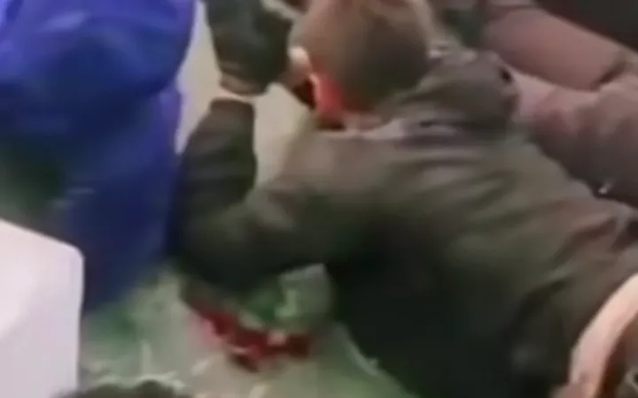 Protestuesit e shtrirë dhe lidhur përtokë, reagon Policia: S’janë në komisariat
