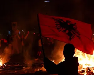 Të dashur studentë, bëni atë që nuk e bëmë dot ne!