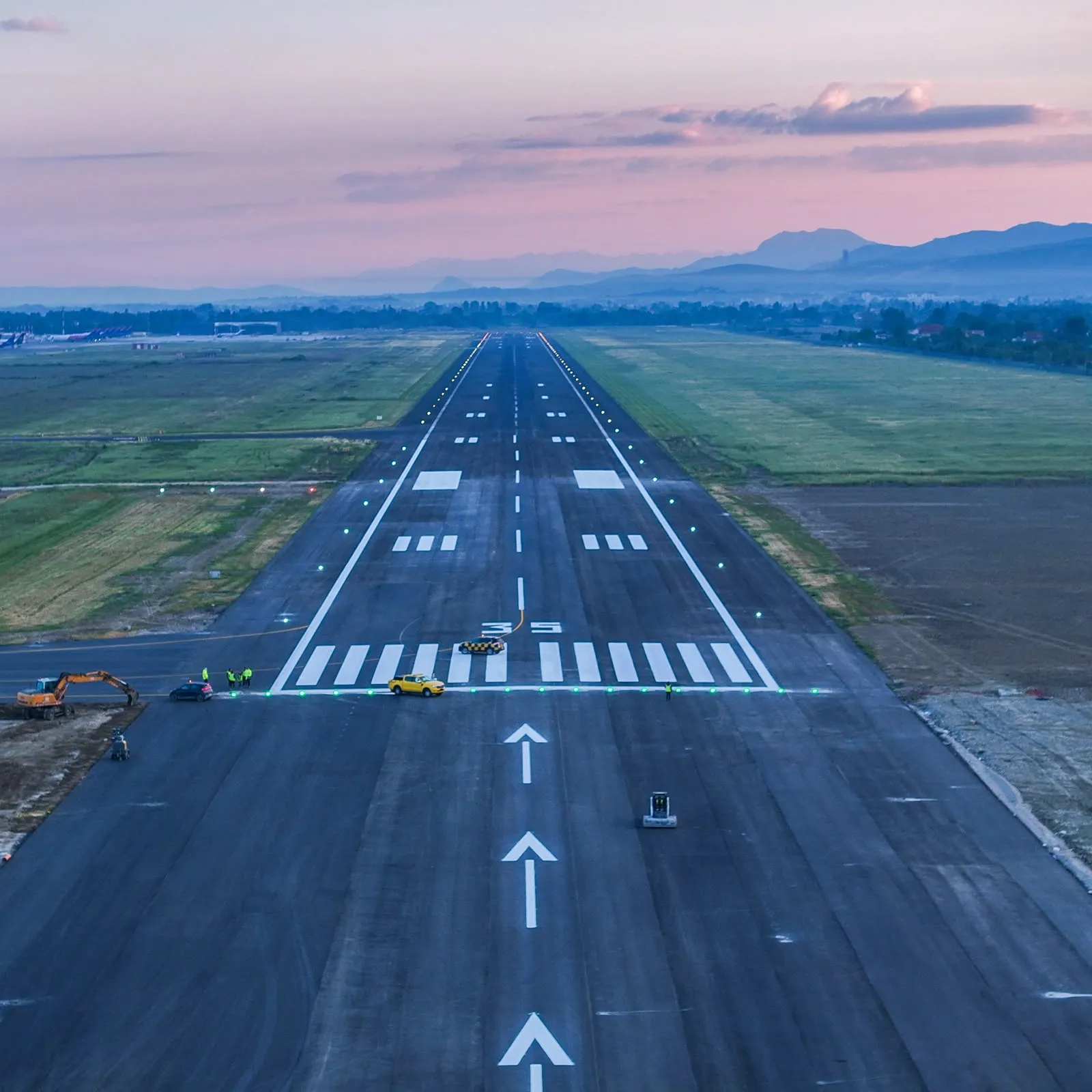 Aeroporti Ndërkombëtar i Tiranës vijon investimet në pistë për sezonin 2027
