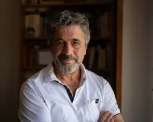 Dilni nga shtëpitë! Burrnohuni burra! Liria kërkon guxim!