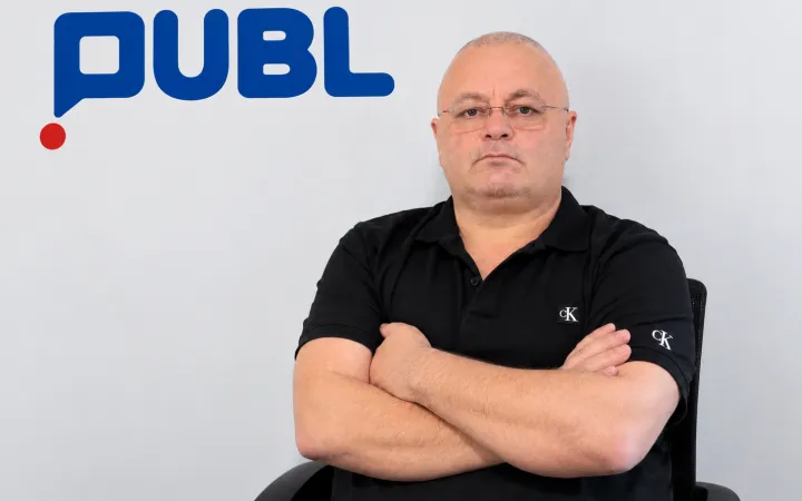O mbret , MOS U FSHEH PAS SKENARËVE TË ARMIQVE!
