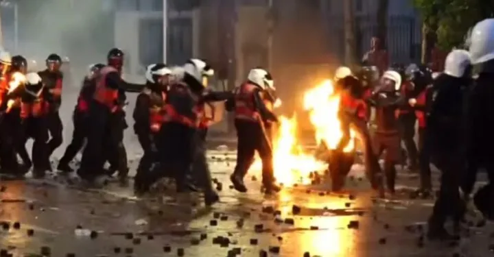 Pamjet dramatike/ Polici digjet pas hedhjes së molotovit
