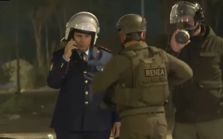 Kulmi i tensioneve, forcat RENEA zbarkojnë para Kryeministrisë