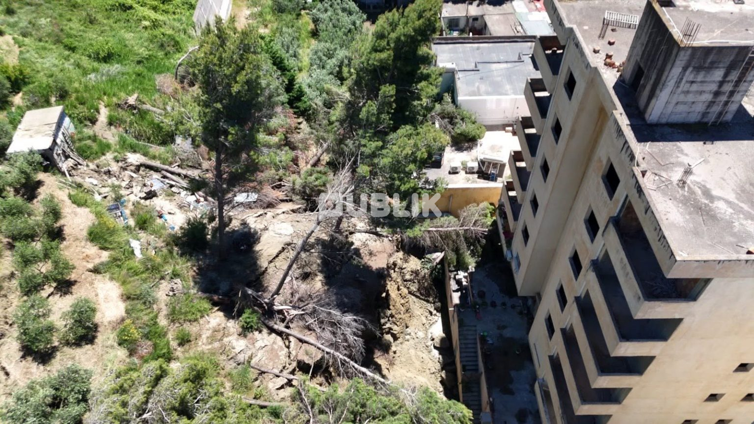 Rrëshqitja e kodrës së Currilave, rrezik për pallatet buzë detit në Durrës