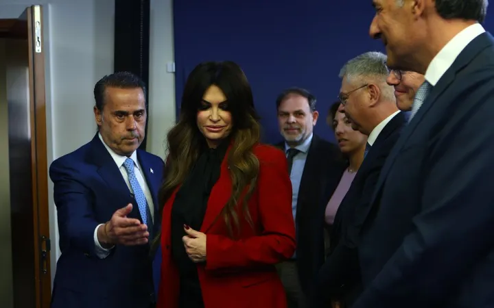 Skandali me 100 mijë $, jep dorëheqjen ambasadorja e Trump
