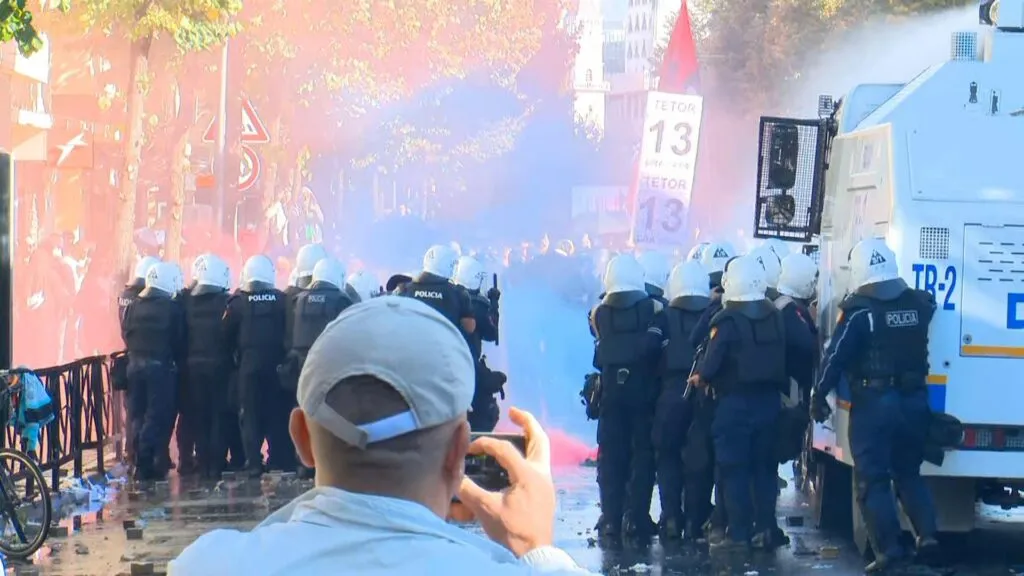 Protesta e studentëve: 6 efektivë dhe 1 gazetare e lënduar