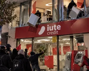 Kosova ‘i uli qepenat’, pse shpërtheu IuteCredit në Tiranë?