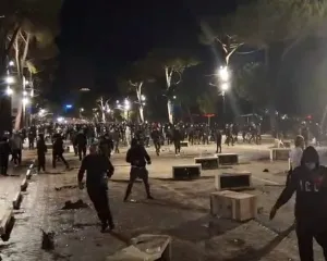 Mbi 12 orë kaos në Tiranë, mbyllet revolta e studentëve