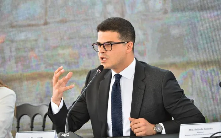 Pirro Vengu: Mësuesit, mjekët dhe ushtarakët duhet të jenë në krye të piramidës së pagave