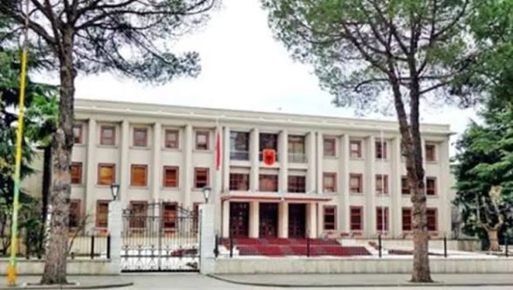 Rama zhdëp në dru protestuesit, ambasadorët e BE dhe SHBA i shkojnë në zyrë Begajt