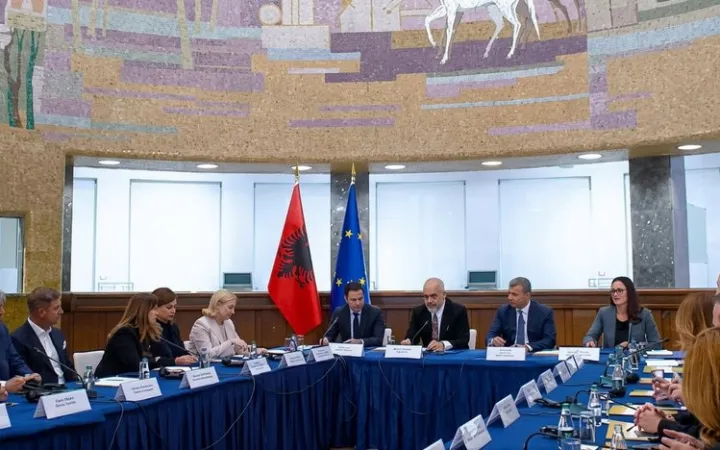 Bankierët si dekor për autokratin