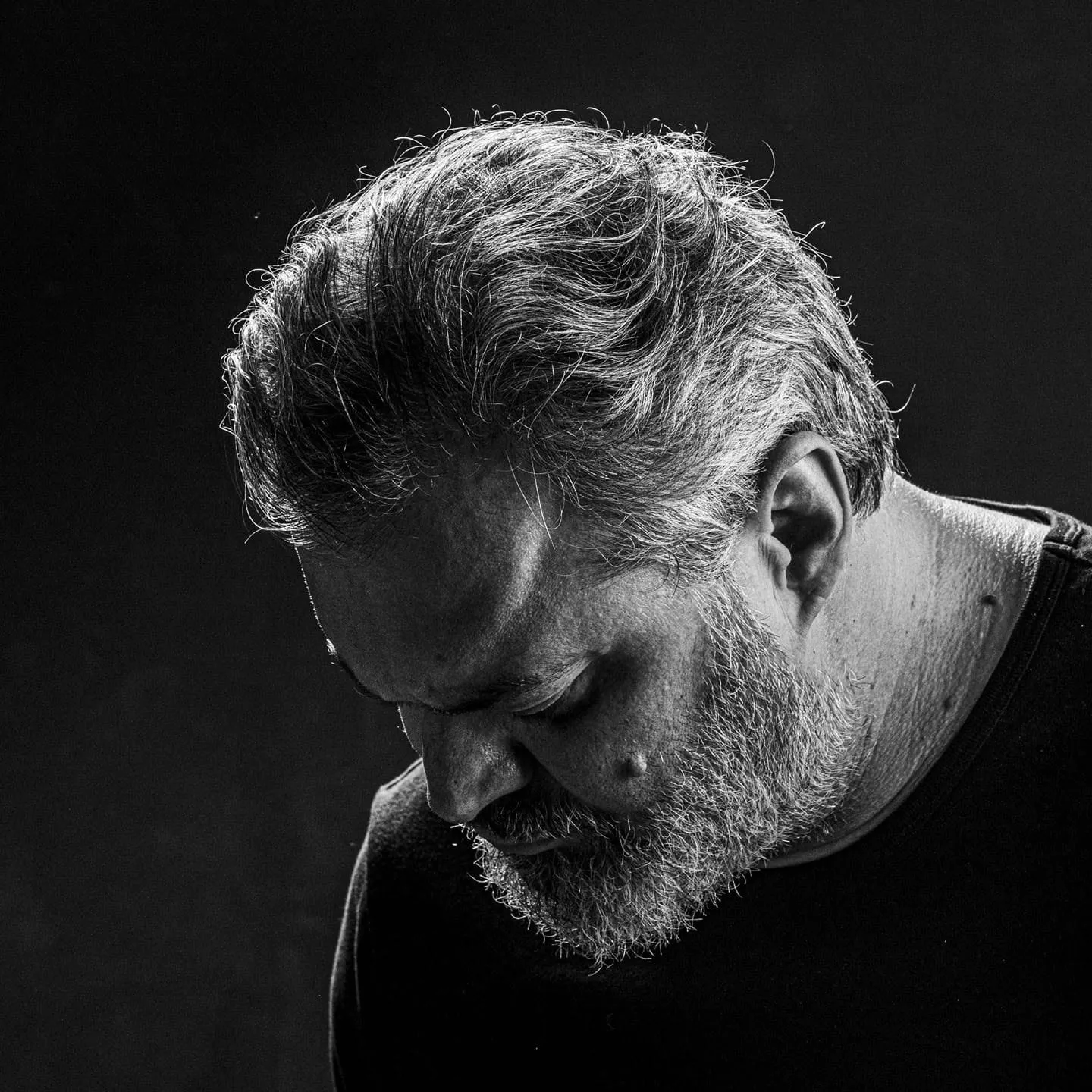 Ben Blushi vjen me nje roman të ri: Historitë e Çmendura të Tiranës