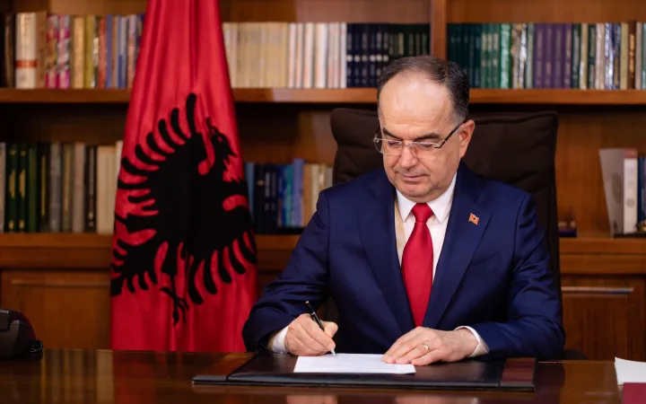 Begaj fton partitë për caktimin e datës së zgjedhjeve, PD bojkoton tryezën