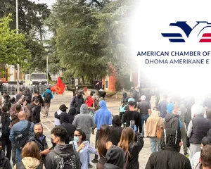 Dhoma Amerikane e Tregtisë kundër rritjes së taksave, kërkon rishqyrtimin e tyre