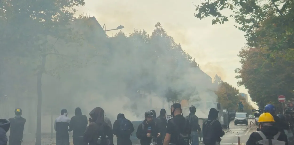 Me gurë, molotovë e ujë me presion, përshkallëzohen tensionet në protestë
