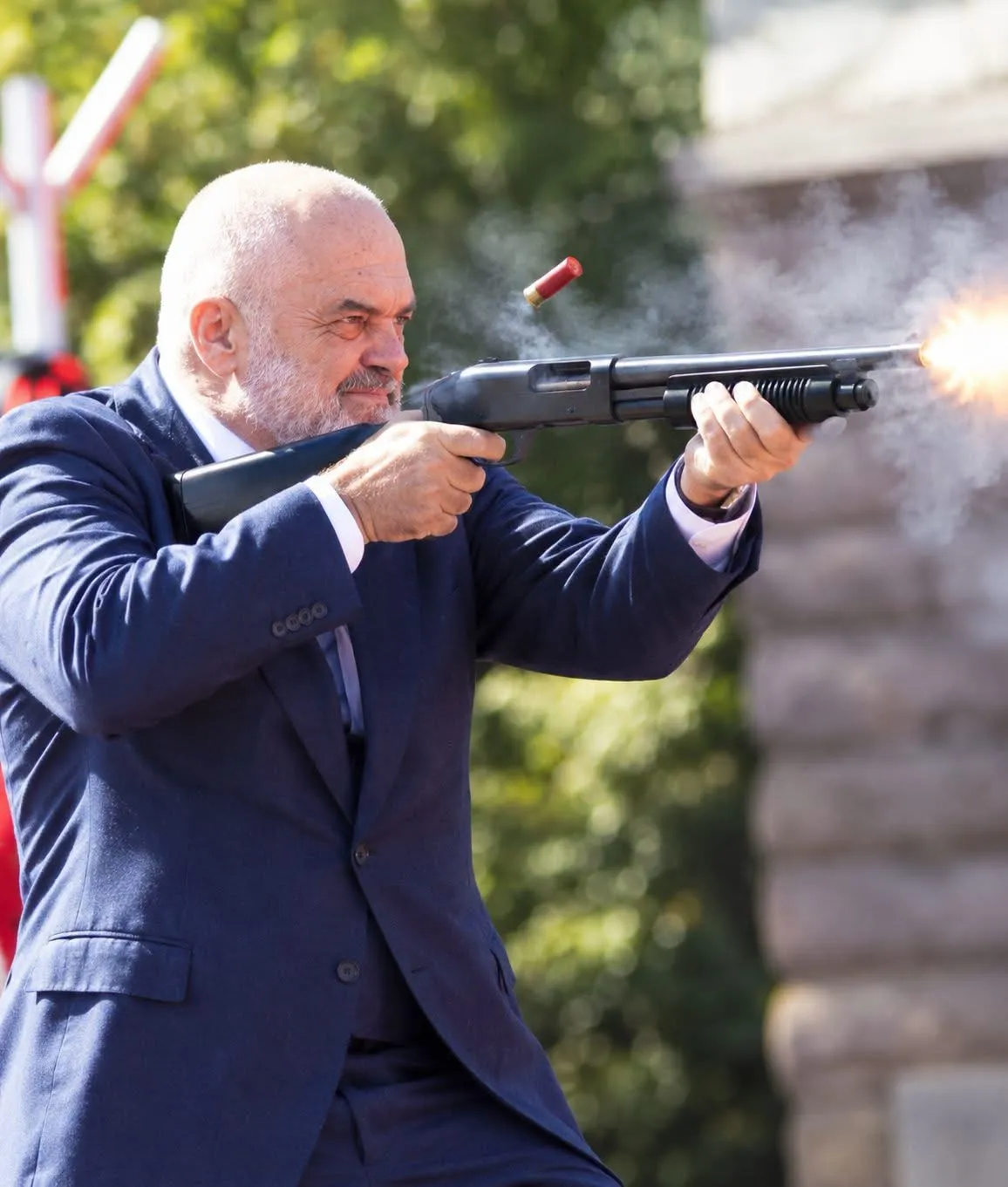 A ja vlen që për kolltukun e një autokrati po digjet Shqipëria!