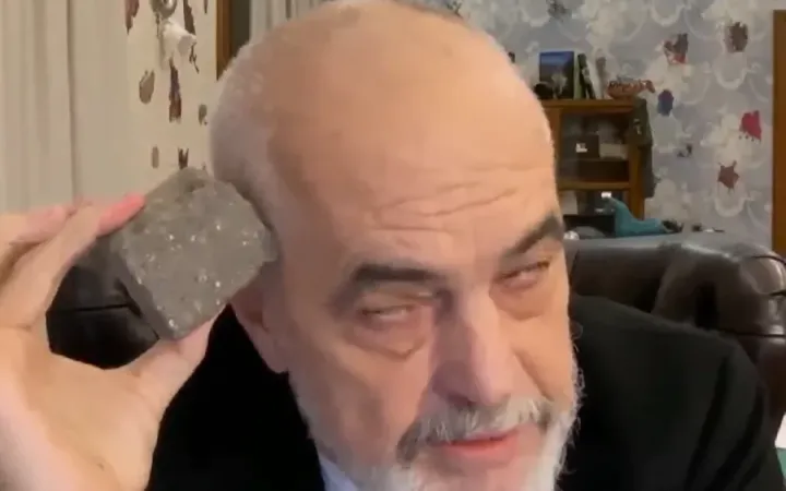 “Duart e huaja” Rama i sulmon të gjithë me një gur