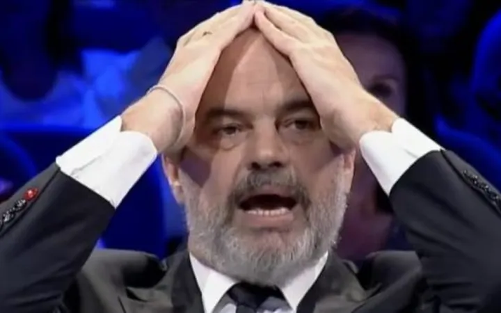 Çmendet qeveria / Rama si Enver Hoxha, do të ndalojë protestuesit të dalin jashtë shtetit