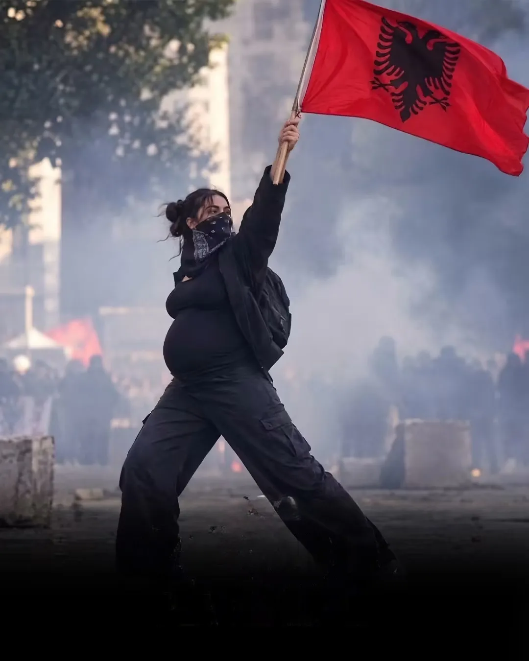 Dialogu haluçinant në kohën e gurit  dajakut dhe gazit lotsjellës