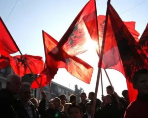 Serbia voton sot mes tensione, shqiptarët në garë me listë të përbashkët