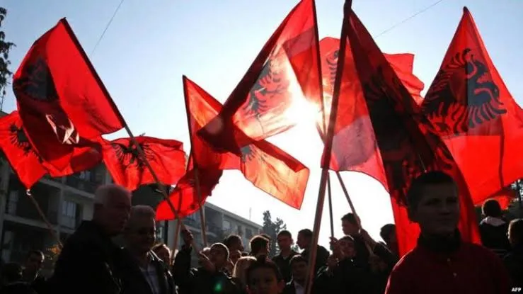 Serbia voton sot mes tensione, shqiptarët në garë me listë të përbashkët