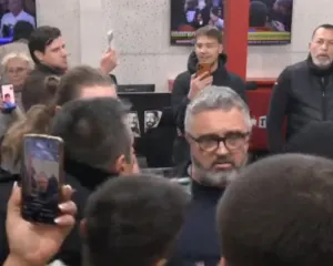 Çfarë ndodhi në “Informer”? Kundërshtarët e Vuçiçit “mësyjnë” në televizionin pro tij