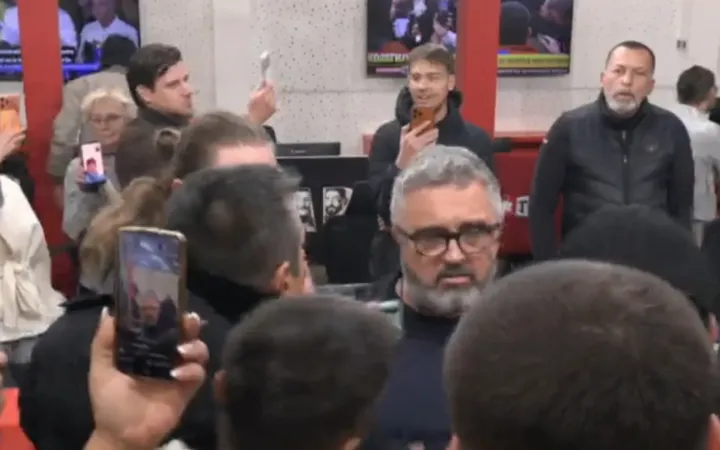 Çfarë ndodhi në “Informer”? Kundërshtarët e Vuçiçit “mësyjnë” në televizionin pro tij