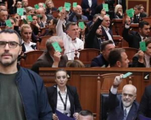 Ironia “therëse” e Arlind Qorit: Askush nuk u ngrit mbi nivelin e kafshës