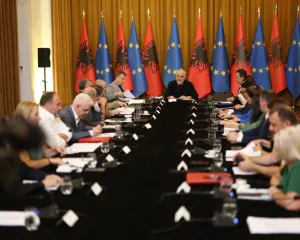 ‘Zbythet’ mazhoranca, anulohet mbledhja e zgjeruar e PS-së