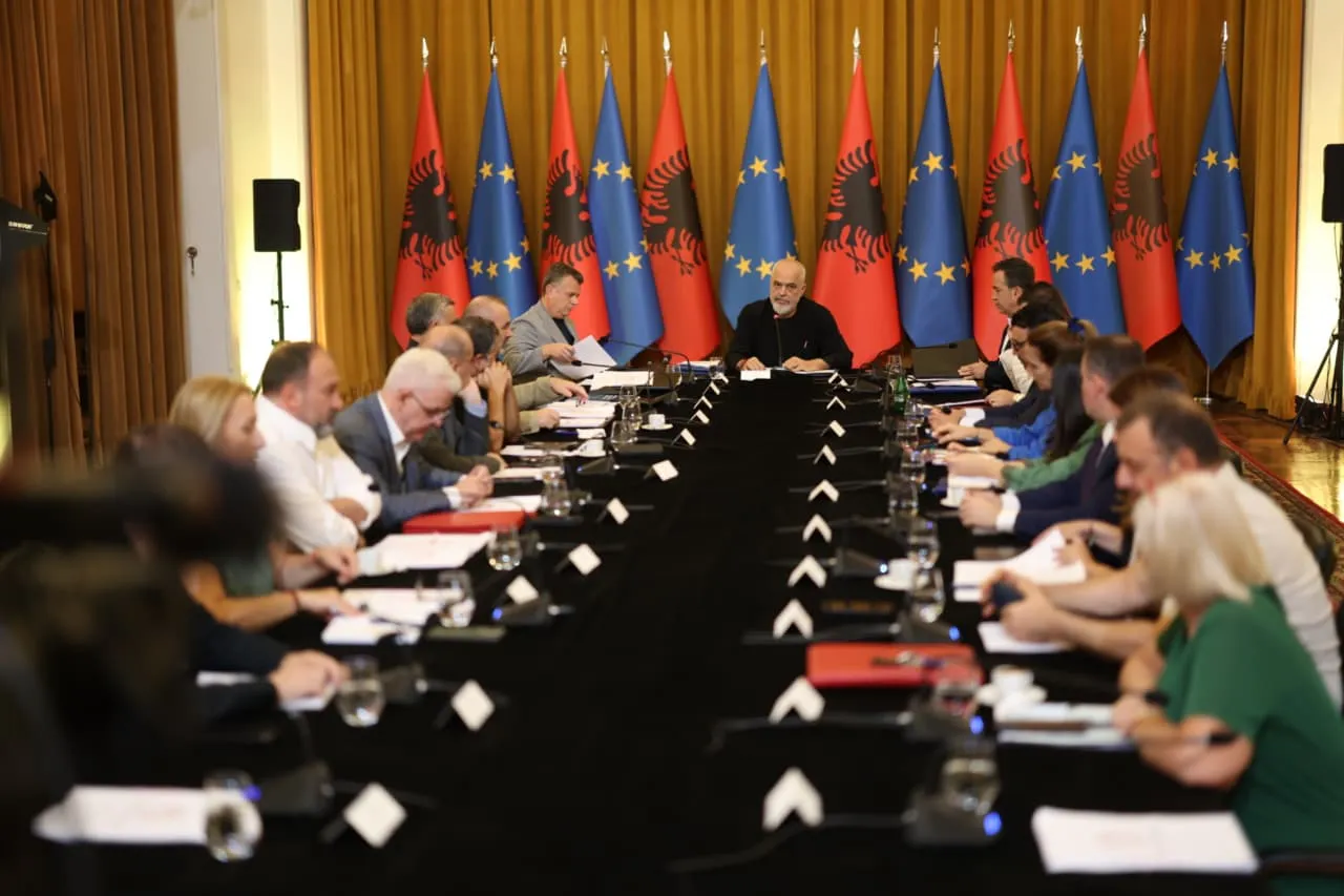 ‘Zbythet’ mazhoranca, anulohet mbledhja e zgjeruar e PS-së