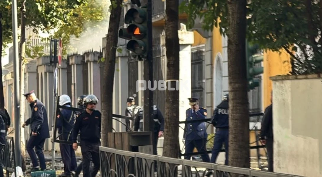 Tensionet te Ministria e Arsimit, Skënder Hita zbret në terren