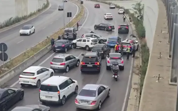 Aksident masiv mes disa automjetesh në Unazën e Madhe