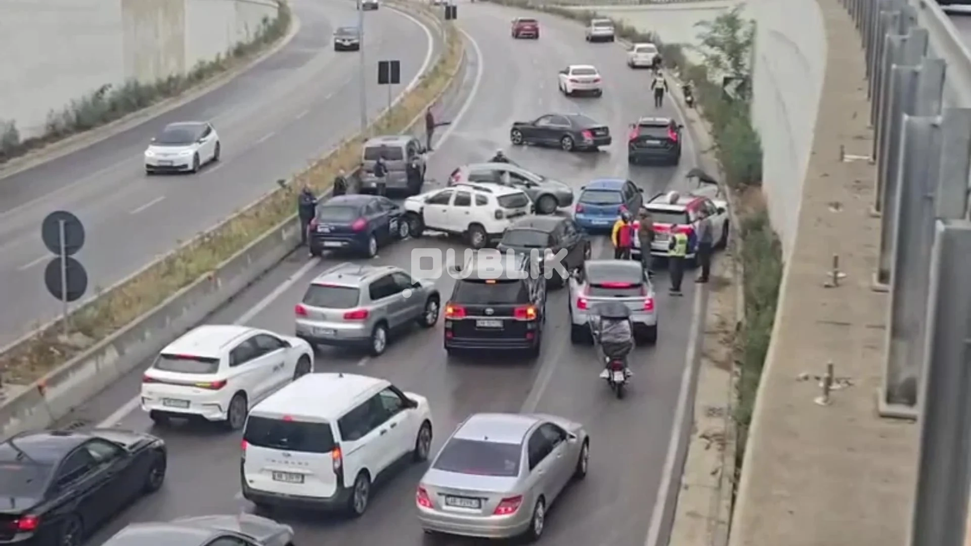 Aksident masiv mes disa automjetesh në Unazën e Madhe