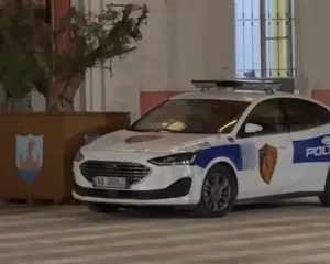 Revolta e studentëve, Bashkia Vlorë blindon dyert dhe dritaret