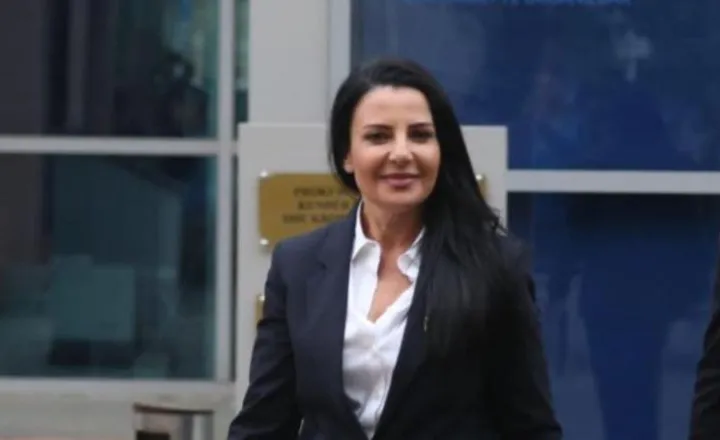 Me forca të shumta policie, Belinda Balluku zbarkon në SPAK