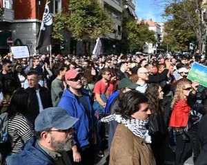 Auditorët dhe shkollat bosh, rinia shqiptare në revoltë
