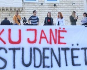 Pse po dështon skema e kredisë studentore në Shqipëri?