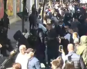 Përshkallëzohet protesta e studentëve para Ministrisë së Arsimit