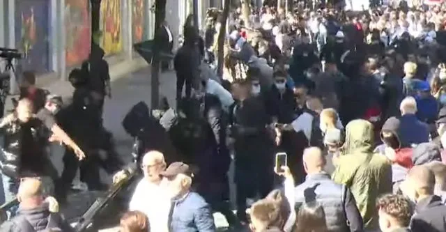 Përshkallëzohet protesta e studentëve para Ministrisë së Arsimit