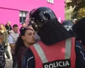 Tensione në Korçë, protestuesit godasin shefin e Komisariatit