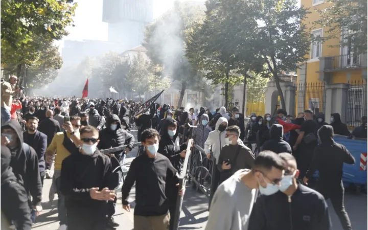 Studentët dhe pedagogët nuk ndalen, rikthehen sot sërish në protestë