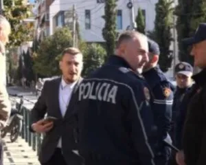 Përplasje te gjimnazi “Partizani”, drejtori i Policisë së Tiranës përplaset me gazetarin