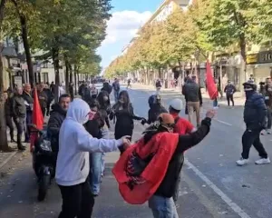 Dita e 6-të e revoltës së studentëve, protestuesit ‘e djegin’ me valle