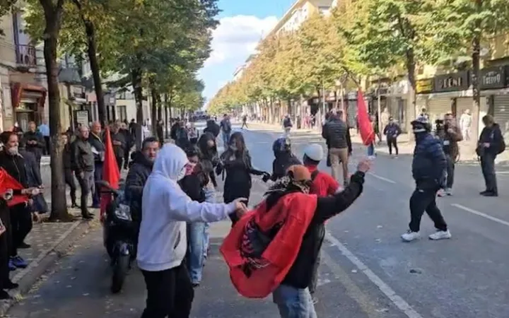 Dita e 6-të e revoltës së studentëve, protestuesit ‘e djegin’ me valle