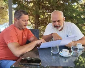 Denoncimi: Padrino ngarkon Pjerin Ndreun me të birin të krijojë partinë rezervë!