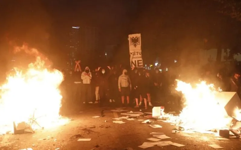 Sindikata e Universiteteve krah studentëve, shpërthen ndaj qeverisë