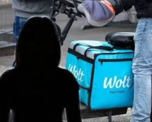 Vajza denoncon Wolt-in: Skandal, kam 20 minuta që kërkoj motorristin